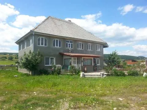 Vand casa si/sau teren agricol si/sau teren intravilan - Imaginea 1