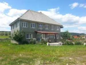 Vand casa si/sau teren agricol si/sau teren intravilan