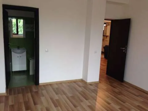 Vand Apartament 3cam zona Jiului Damaroaia - Imaginea 3