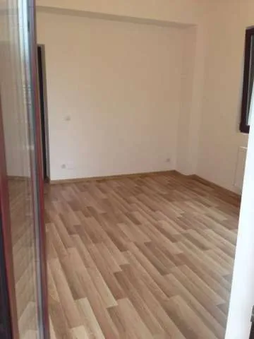 Vand Apartament 3cam zona Jiului Damaroaia - Imaginea 4