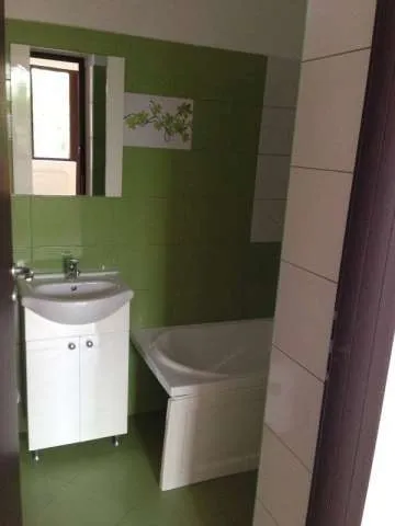 Vand Apartament 3cam zona Jiului Damaroaia - Imaginea 5