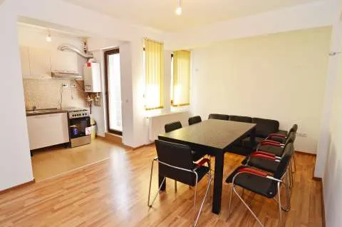 Vand Apartament 3cam la Parter zona Buc Noi Metrou Pret Oferta  - Imaginea 2