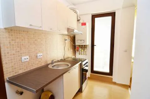 Vand Apartament 3cam la Parter zona Buc Noi Metrou Pret Oferta  - Imaginea 3
