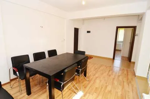 Vand Apartament 3cam la Parter zona Buc Noi Metrou Pret Oferta  - Imaginea 4