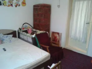 vind sau schimb casa cu apartament