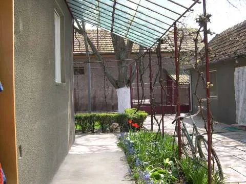 Vand casa 5 camere Curtici - Imaginea 1