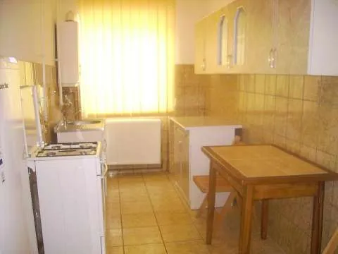 Apartament renovat 2 camere Targu Secuiesc - Imaginea 4
