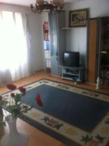 Vand apartament la vile