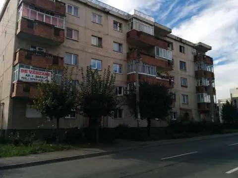 Apartament 3 camere Centru - Imaginea 1