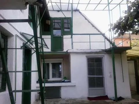 VAND CASA CU GRADINA SI TEREN - Imaginea 3