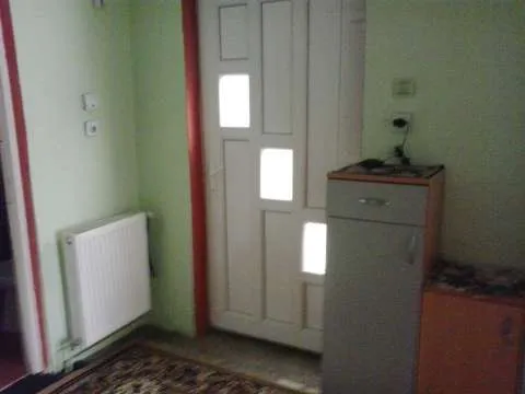 VAND CASA CU GRADINA SI TEREN - Imaginea 7