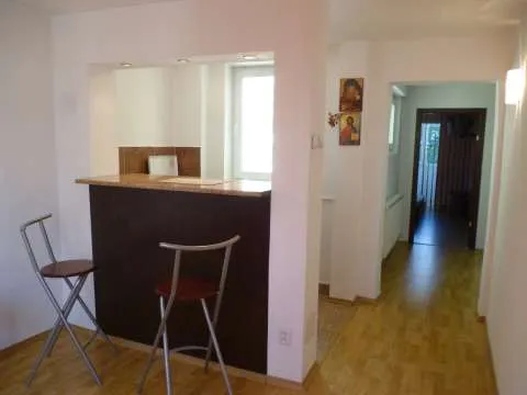 Ofer spre inchiriere un apartament cu 2 camere, zona Arcul de Triumf - Imaginea 1