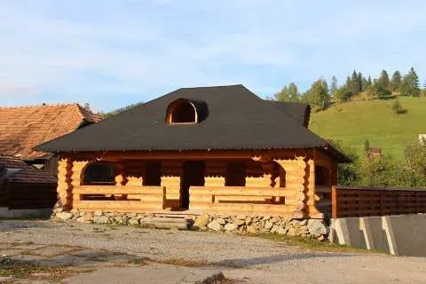 Case si cabane din busteni - Imaginea 10