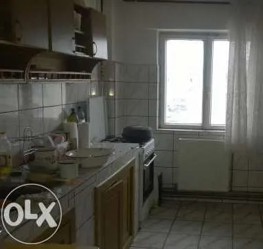 Inchiriez apartament 3 camere Moreni Dambovita - Imaginea 1