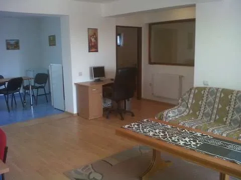 inchiriez apartament 3 cam in vila - Imaginea 6