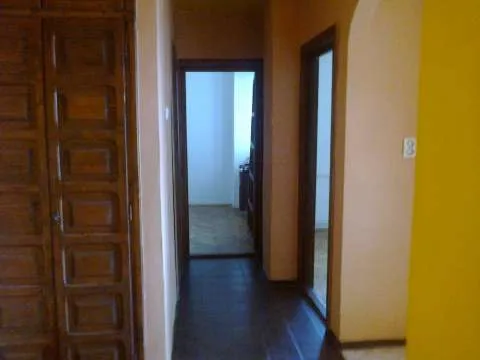 inchiriere apartament cu 3 camere decomandat - Imaginea 1