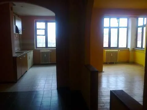inchiriere apartament cu 3 camere decomandat - Imaginea 3