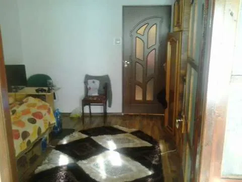 Vand Garsoniera, etaj 1, pret 4500 euro negociabil. - Imaginea 1
