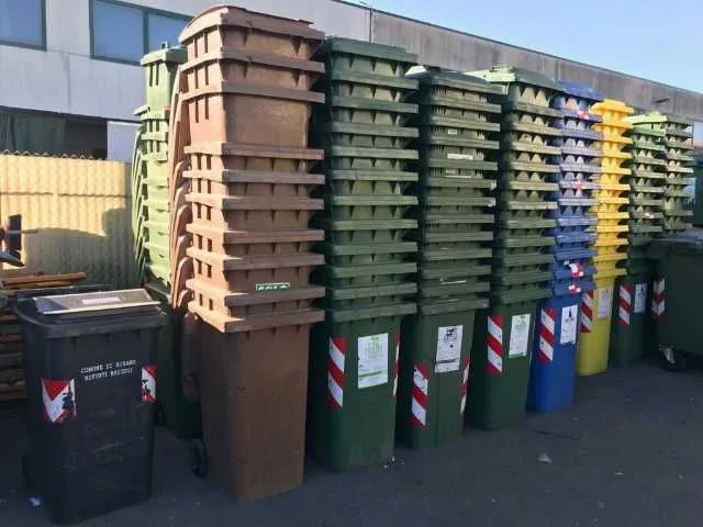 Vindem din stoc pubele , europubele 240l second hand - Imaginea 5