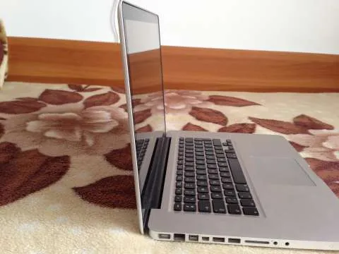 Vand sau schimb Macbook Pro 15 inch Mid 2010 i5 impecabil - Imaginea 5