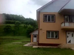 Inchiriez camere la Vila