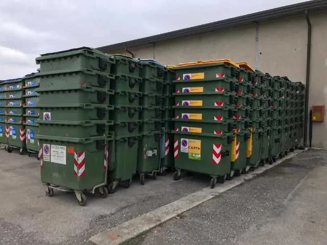 Vindem din stoc pubele , europubele 240l second hand - Imaginea 7