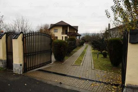 De vanzare Vila Bacia , 15 min de Deva - Imaginea 1