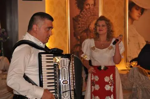 Revino La Traditie Cu Formatia Simona Tone - Muzica Pentru Evenimente 2015-2016 - Imaginea 11