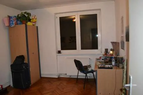 Cautam colega de apartament - Imaginea 1