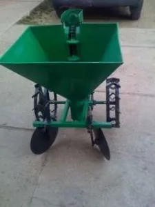Masina de plantat cartofi pentru motocultor