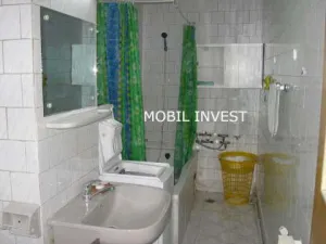 Bulevardul Unirii apartament 2 camere,decomandat,chirie 320 euro