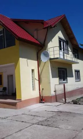 INCHIRIEZ ETAJ VILA SITUATA IN CENTRU TARGOVISTEI - Imaginea 1