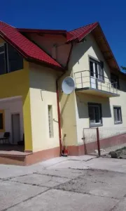 INCHIRIEZ ETAJ VILA SITUATA IN CENTRU TARGOVISTEI