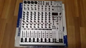 Mixer Behringer UB1622FX- PRO