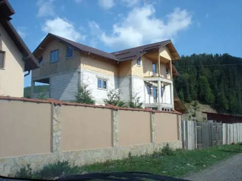Casa OpÈ›ional Pensiune de vanzare. PreÈ› f avantajos! - Imaginea 1