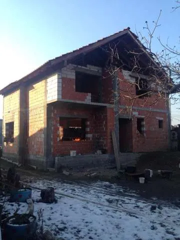 Casa De Vanzare - Imaginea 1