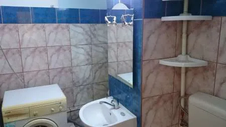 VAND Apartament 2 camere mobilat, decomandat - Imaginea 7