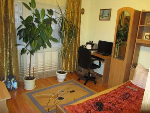 Inchiriez apartament 2 camere - Imaginea 1