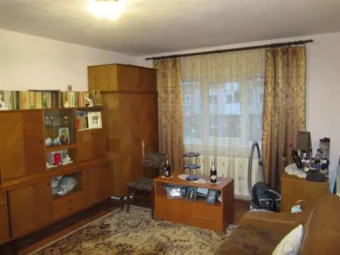 Inchiriez apartament 2 camere - Imaginea 2