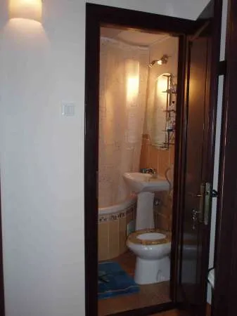 Inchiriez apartament mobilat 2 cam. Gara de Nord - Imaginea 4