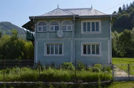 Vand casa Manastirea Humor cu 1200mp teren, la strada principala - Imaginea 1