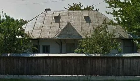 Teren si casa de vanzare Tg. Neamt - Imaginea 3