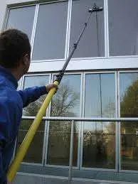 Servicii profesionale de curatare geamuri , ferestre fatade - Imaginea 1