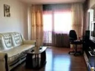 Vand apartament 3 camere, in centru Husi, - Imaginea 1
