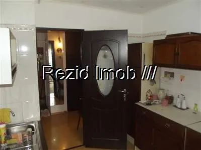 VANZARE APARTAMENT 2 CAMERE DECOMANDAT BUFTEA CENTRU - Imaginea 1
