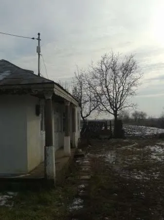 Vand casa cu suprafata mare,cu vad comercial, comuna Movileni, Tecuci - Imaginea 1