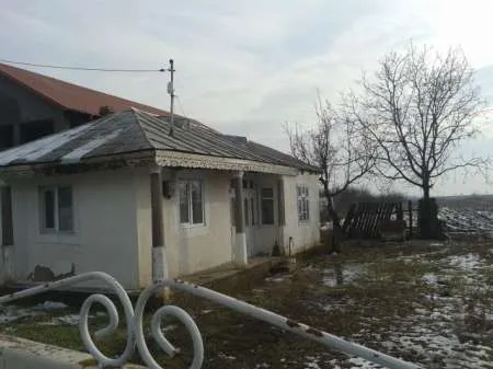 Vand casa cu suprafata mare,cu vad comercial, comuna Movileni, Tecuci - Imaginea 6