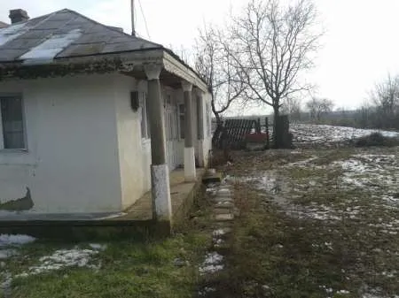Vand casa cu suprafata mare,cu vad comercial, comuna Movileni, Tecuci - Imaginea 7