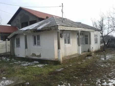 Vand casa cu suprafata mare,cu vad comercial, comuna Movileni, Tecuci - Imaginea 8