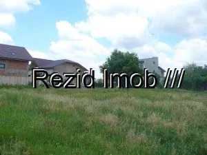 VANZARE TEREN INTRAVILAN 638 MP LANGA PADURE
